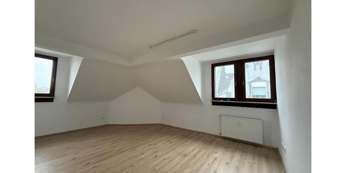 Dachgeschoßwohnung Oberhausen - 3 Zimmer, 83 m&sup2;, 840&euro; | Angebot:25924159