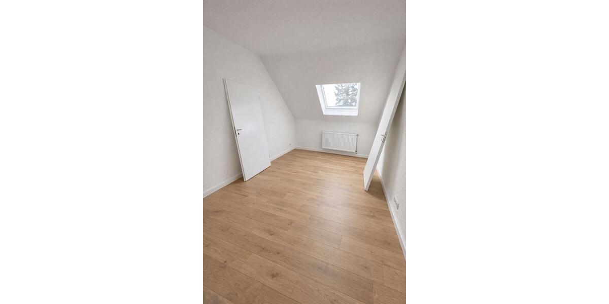 Dachgeschoßwohnung Velbert Velbert-Mitte - 5 Zimmer, 110 m&sup2;, 850&euro; | Angebot:25932984