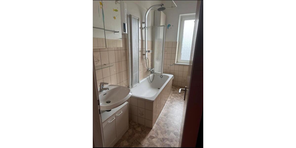 Etagenwohnung Essen Stadtbezirk VI - 5 Zimmer, 120 m&sup2;, 700&euro; | Angebot:25838749