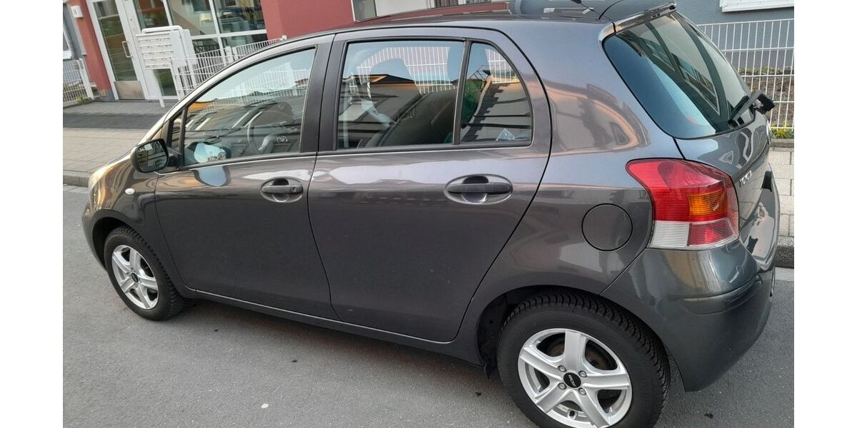 Toyota Yaris 125.000 km 3.500 &euro; Velbert 42549