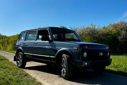 Lada Niva 60.000 km 13.700 &euro; Witten 58453