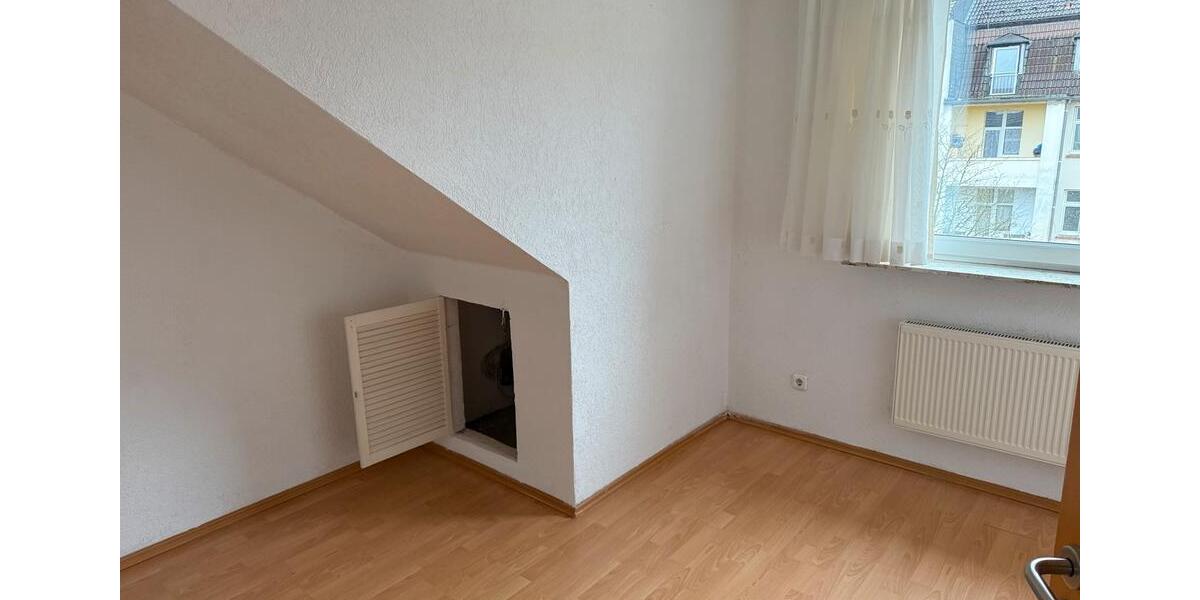 Dachgeschoßwohnung Essen Stadtbezirk III - 4 Zimmer, 82 m&sup2;, 920&euro; | Angebot:25222612