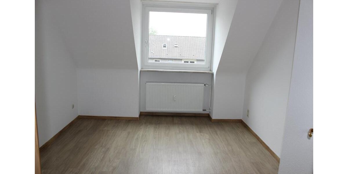 Dachgeschoßwohnung Gelsenkirchen Gelsenkirchen-West - 3.5 Zimmer, 74 m&sup2;, 465&euro; | Angebot:25352264