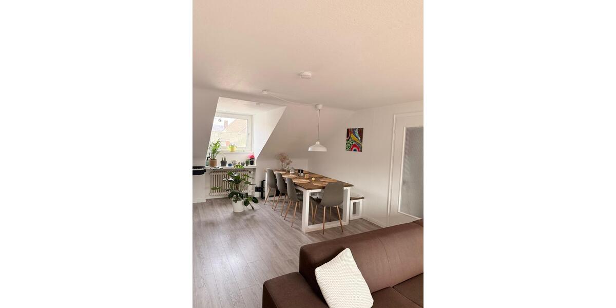 Dachgeschoßwohnung Essen Stadtbezirk IX - 2.5 Zimmer, 60 m&sup2;, 570&euro; | Angebot:25875982