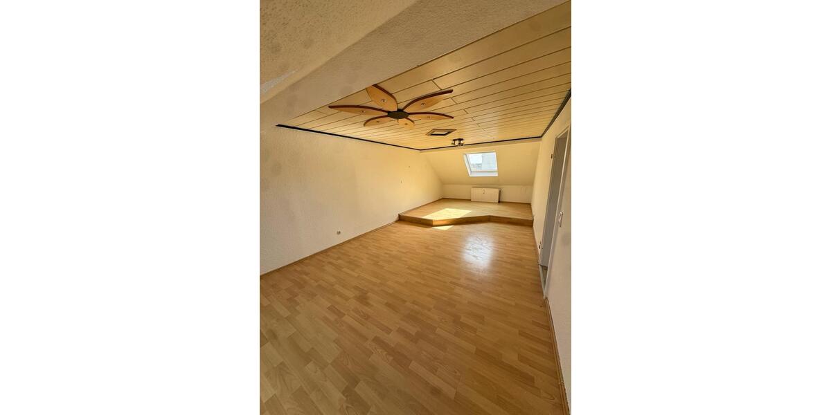 Dachgeschoßwohnung Gelsenkirchen Gelsenkirchen-West - 3.5 Zimmer, 85 m&sup2;, 515&euro; | Angebot:25918028