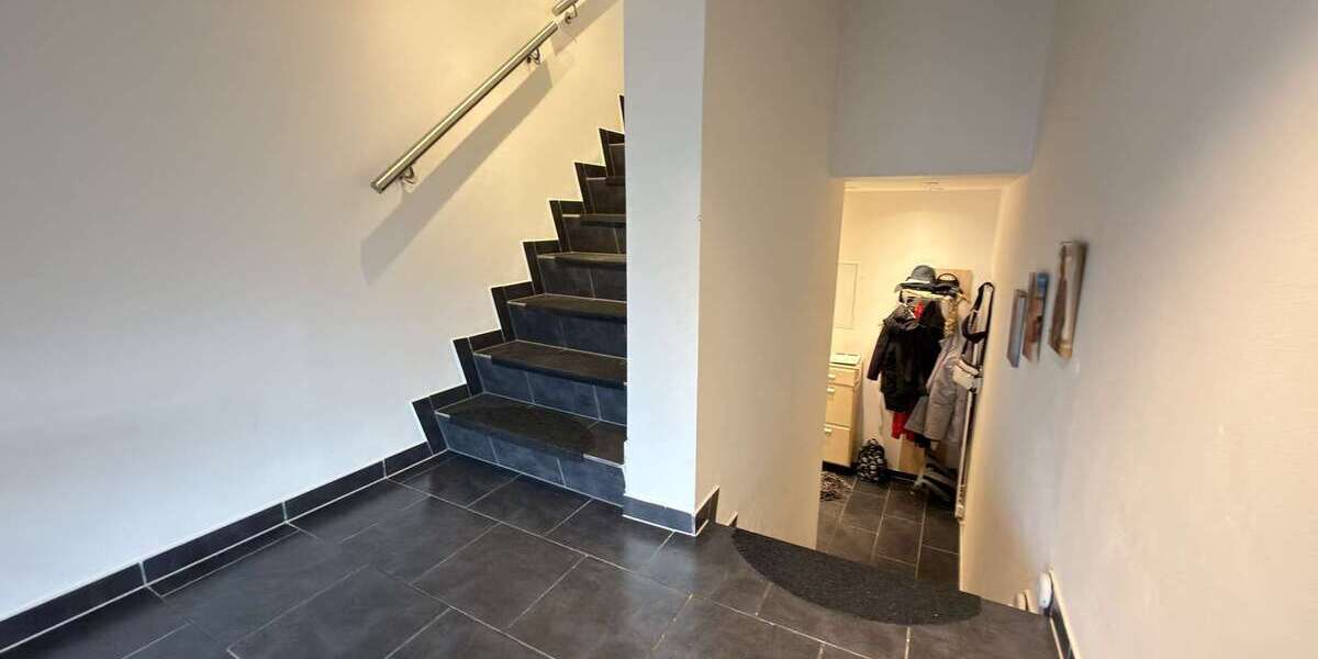 Modernisiertes 3-Parteienhaus mit Maisonette und Gartenanteil nahe Centro - Mehrfamilienhaus, Wohnhaus Oberhausen Osterfeld | Angebot:26835909