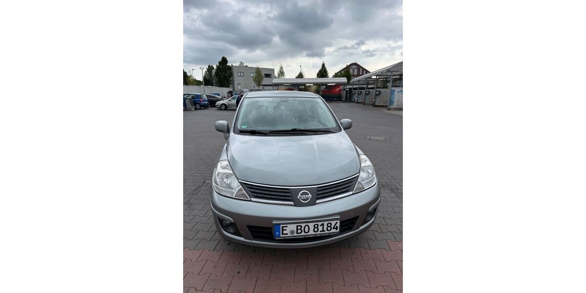 Nissan Tiida 187.050 km 2.400 &euro; Essen 45138