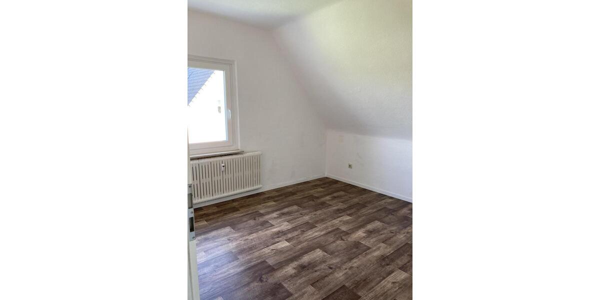 Dachgeschoßwohnung Bottrop Batenbrock - 2.5 Zimmer, 39 m&sup2;, 319&euro; | Angebot:25956795