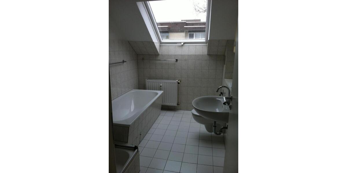 Dachgeschoßwohnung Gelsenkirchen Gelsenkirchen-Mitte - 3.5 Zimmer, 66 m&sup2;, 436&euro; | Angebot:25796705