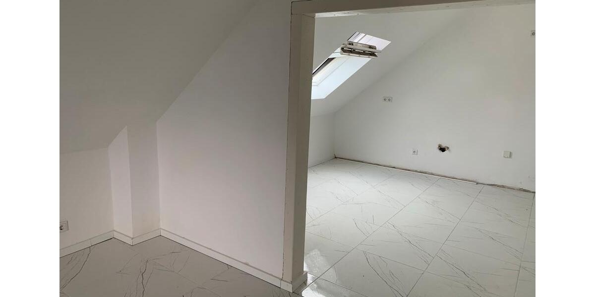 Dachgeschoßwohnung Oberhausen Schmachtendorf - 4 Zimmer, 85 m&sup2;, 600&euro; | Angebot:26670217