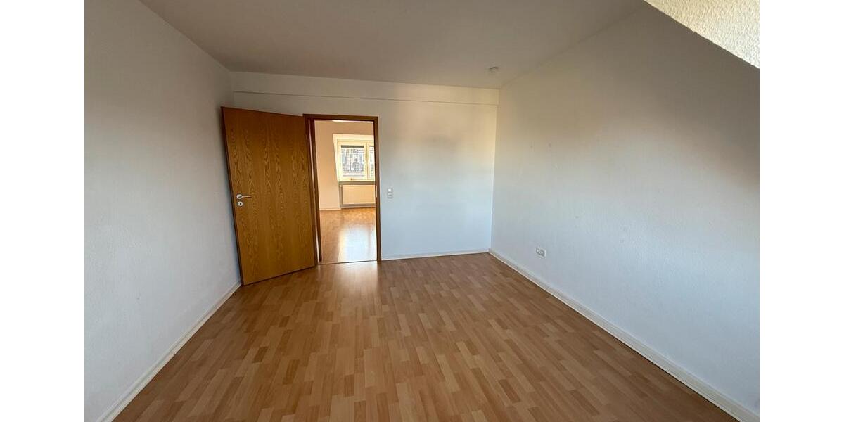Dachgeschoßwohnung Essen Stadtbezirk II - 2 Zimmer, 42 m&sup2;, 335&euro; | Angebot:25806822