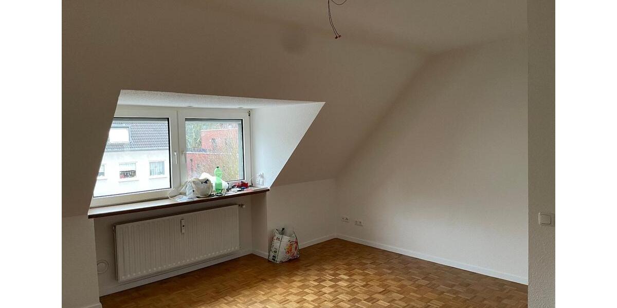 Dachgeschoßwohnung Essen Stadtbezirk III - 3 Zimmer, 55 m&sup2;, 590&euro; | Angebot:25811924