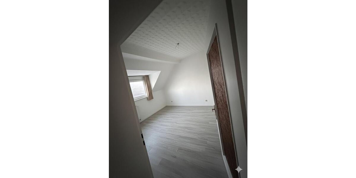 Dachgeschoßwohnung Essen Stadtbezirk VI - 3 Zimmer, 74 m&sup2;, 850&euro; | Angebot:26110167