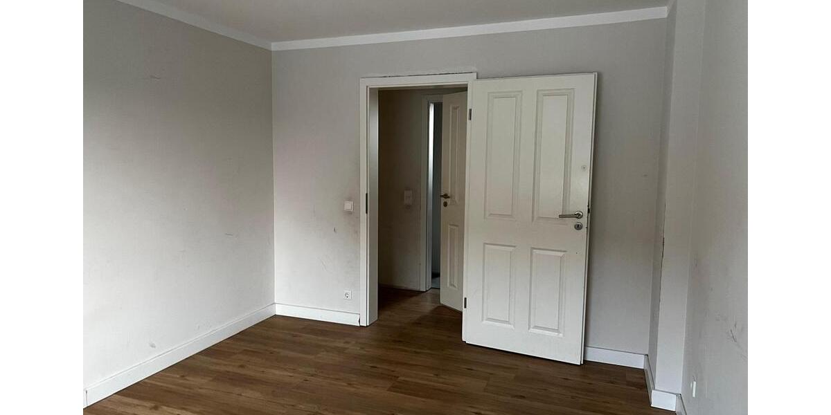 Dachgeschoßwohnung Wuppertal Gemarkung Langerfeld - 4 Zimmer, 100 m&sup2;, 850&euro; | Angebot:25921624