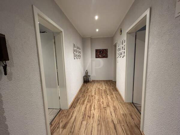 Etagenwohnung Velbert Mitte - 2 Zimmer, 92 m&sup2;, 185.000&euro; | Angebot:25679813