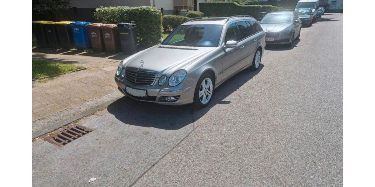 Mercedes-Benz E 320 158.500 km 9.999 &euro; Essen 45359