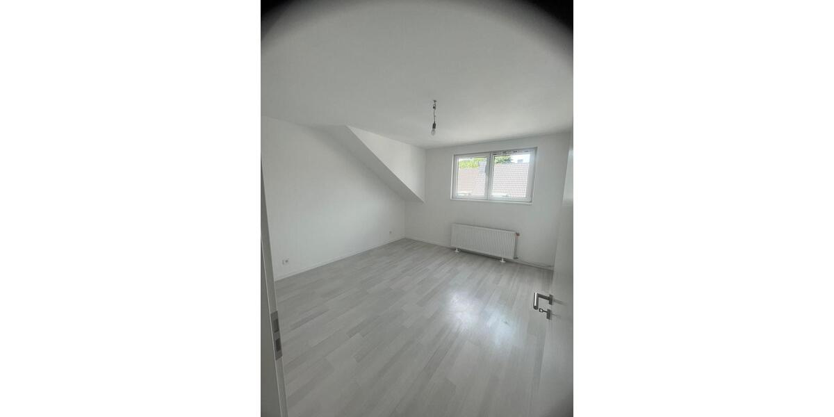 Dachgeschoßwohnung Gelsenkirchen Gelsenkirchen-West - 4 Zimmer, 80 m&sup2;, 640&euro; | Angebot:25646315
