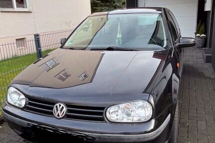VW Golf 243.000 km 1.100 &euro; Wuppertal 42389