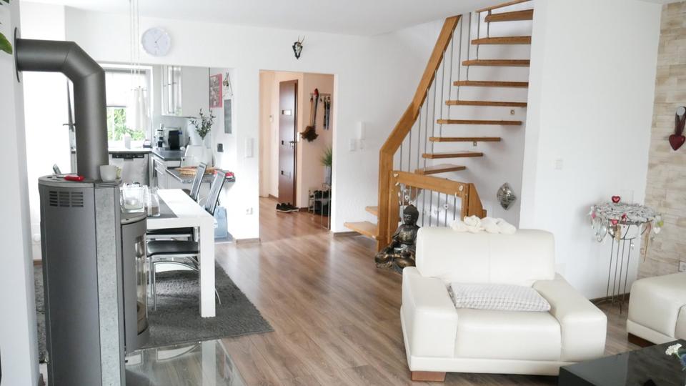 Doppelhaushälfte Essen Stadtbezirk V - 5 Zimmer, 133 m&sup2;, 2.150&euro; | Angebot:25422427