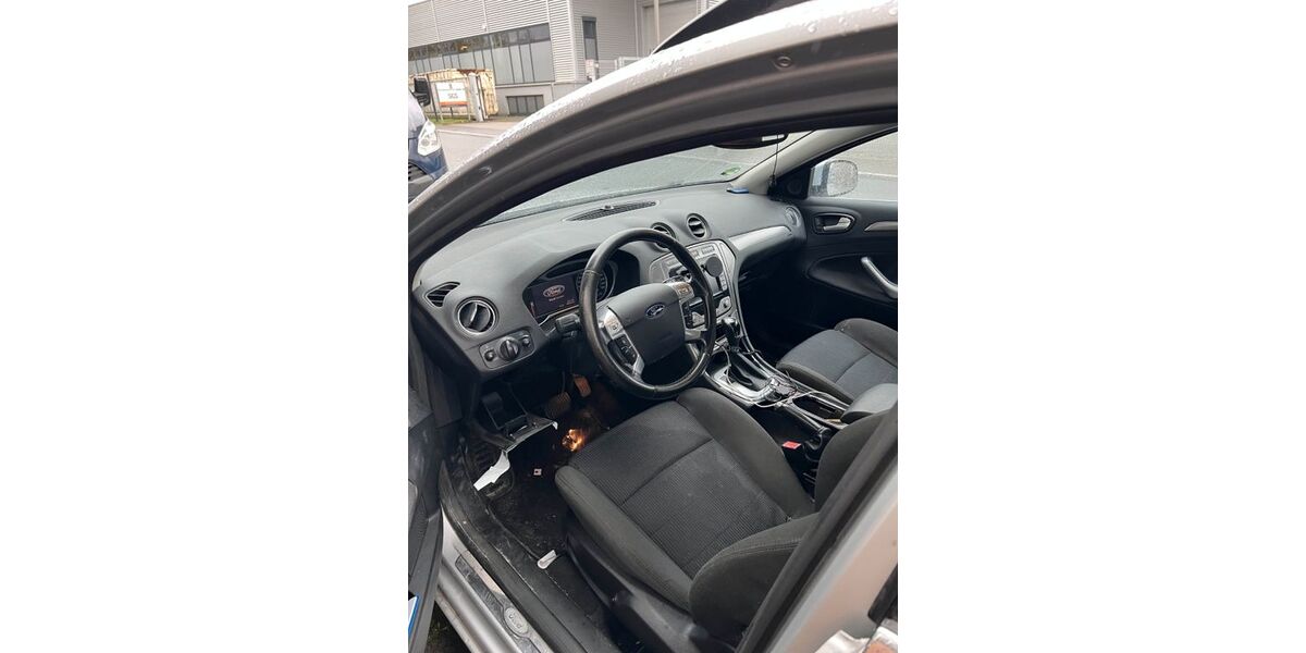 Ford Mondeo 286.000 km 1.899 &euro; Herten 45699