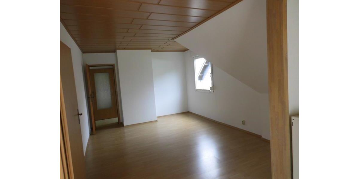 Dachgeschoßwohnung Wuppertal Dönberg - 3.5 Zimmer, 108 m&sup2;, 830&euro; | Angebot:26476704