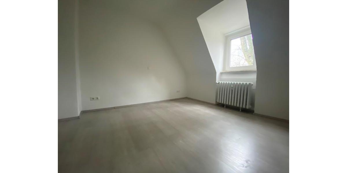 Dachgeschoßwohnung Essen Stadtbezirk VI - 3.5 Zimmer, 38 m&sup2;, 382&euro; | Angebot:25277384