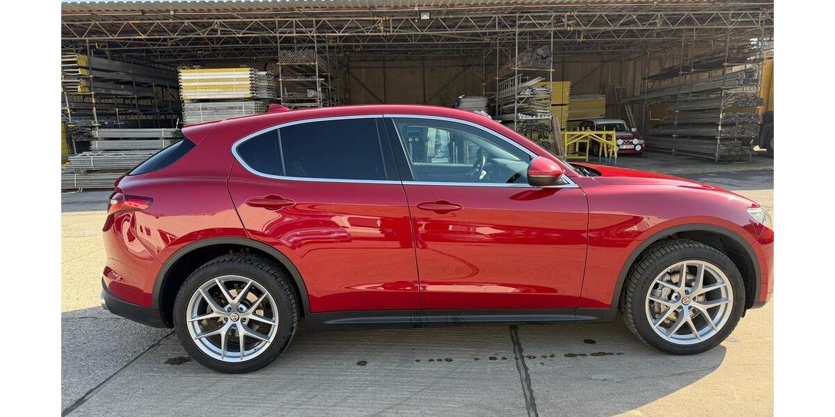 Alfa Romeo Stelvio 83.000 km 20.999 &euro; Recklinghausen 45659