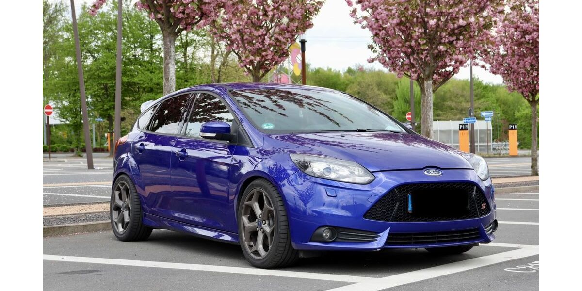 Ford Focus 156.000 km 9.600 &euro; Bochum 44805