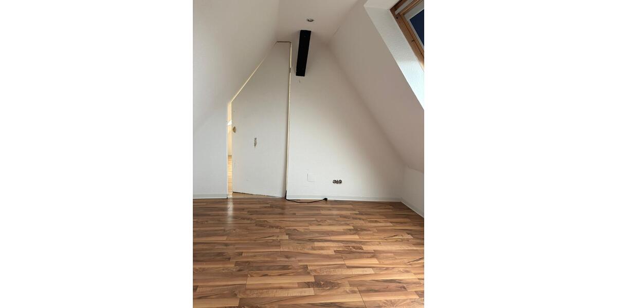 Dachgeschoßwohnung Mülheim an der Ruhr Rechtsruhr-Nord - 2 Zimmer, 70 m&sup2;, 400&euro; | Angebot:25067678