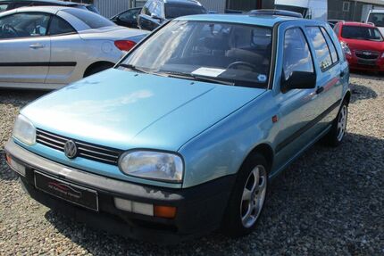 VW Golf 121.584 km 2.499 &euro; Selm 59379