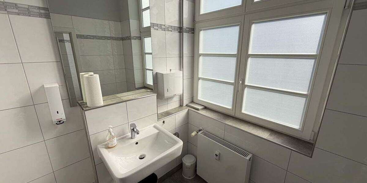 Gewerbeobjekt Hagen Hochschulviertel - 7 Zimmer, 243 m&sup2;, 2.400&euro; | Angebot:25675679