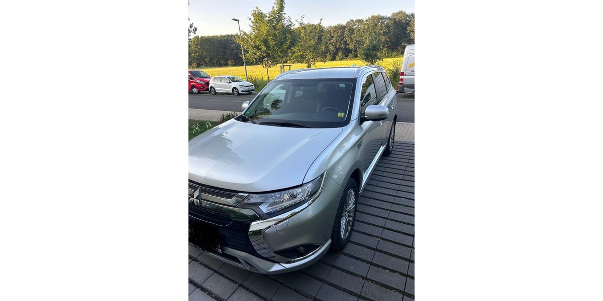 Mitsubishi Plug-in Hybrid Outlander 43.000 km 21.800 &euro; Oberhausen 46147