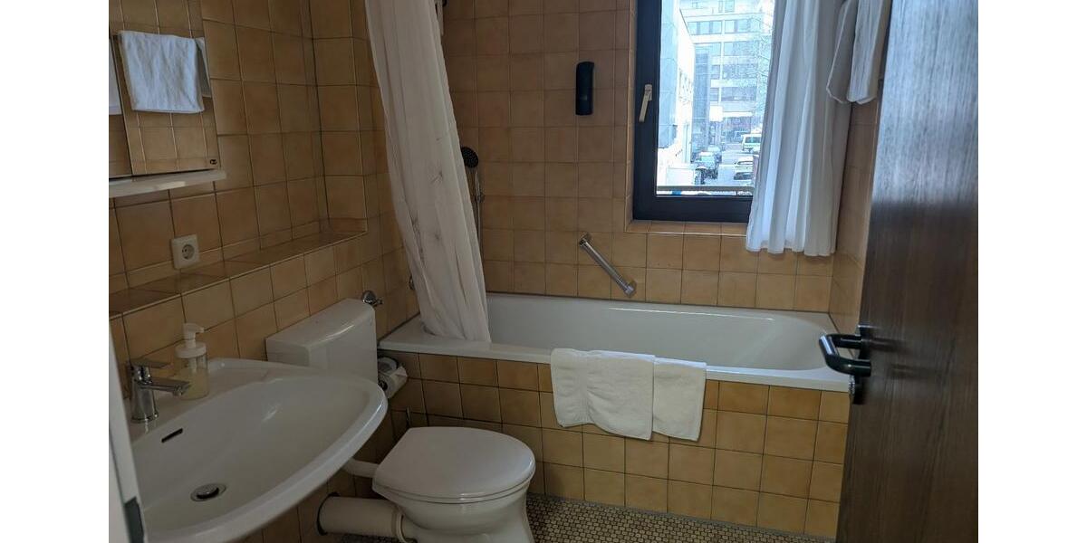 Etagenwohnung Essen Stadtbezirk II - 2 Zimmer, 65 m&sup2;, 649&euro; | Angebot:25647896