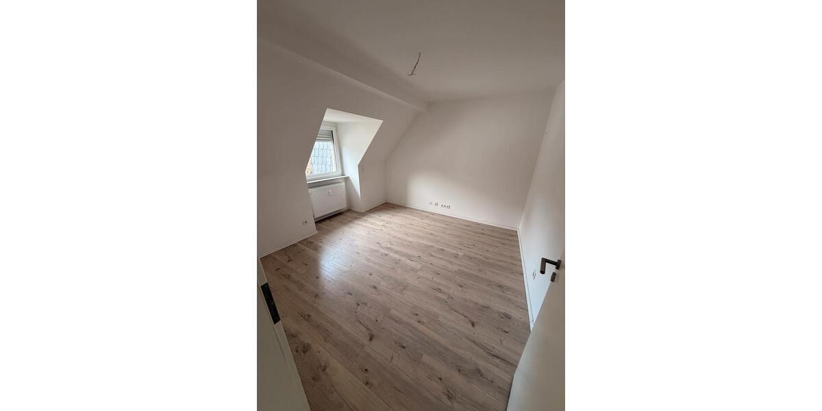 Dachgeschoßwohnung Ennepetal - 3 Zimmer, 80 m&sup2;, 1.010&euro; | Angebot:25815758