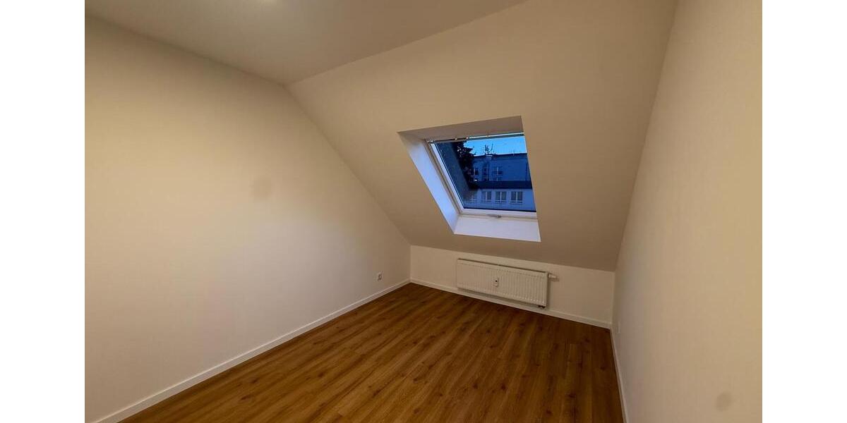 Dachgeschoßwohnung Wuppertal Gemarkung Langerfeld - 4 Zimmer, 100 m&sup2;, 850&euro; | Angebot:25921624