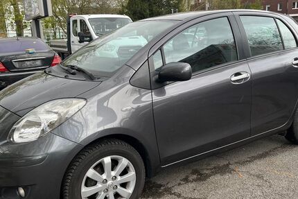 Toyota Yaris 182.846 km 3.350 &euro; Oberhausen 46045