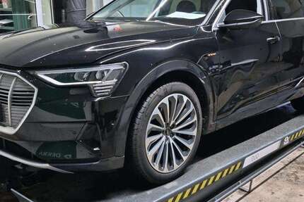 Audi e-tron 36.873 km 35.890 &euro; Hagen 58091