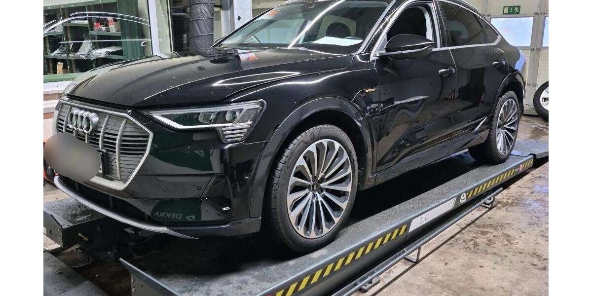 Audi e-tron 36.873 km 35.890 &euro; Hagen 58091