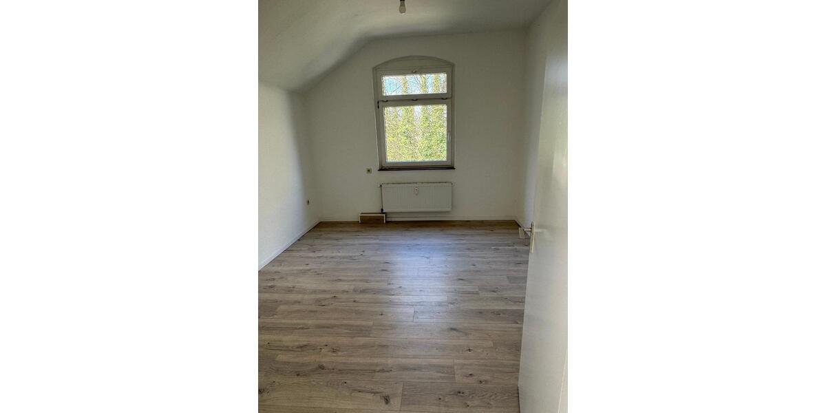 Dachgeschoßwohnung Gelsenkirchen Gelsenkirchen-Nord - 2.5 Zimmer, 50 m&sup2;, 300&euro; | Angebot:25920014
