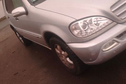 Mercedes-Benz ML 350 221.440 km 1.999 &euro; Essen 45356