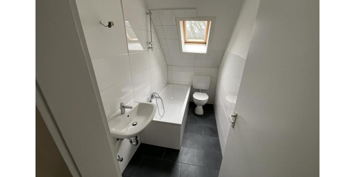 Dachgeschoßwohnung Essen Stadtbezirk III - 2.5 Zimmer, 50 m&sup2;, 419&euro; | Angebot:25515266