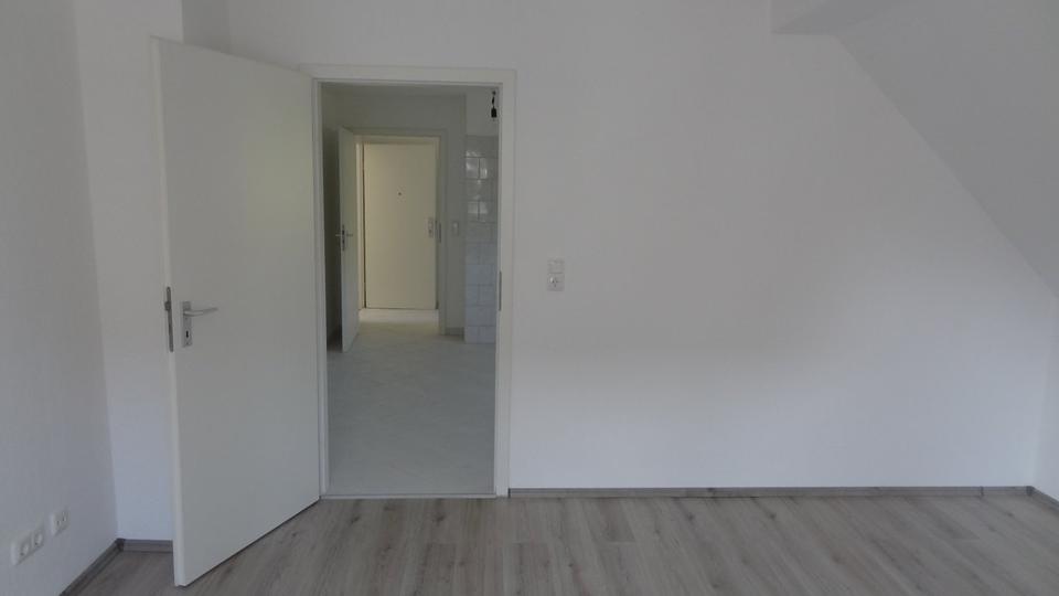 Dachgeschoßwohnung Velbert Langenberg - 1 Zimmer, 32 m&sup2;, 270&euro; | Angebot:25054609