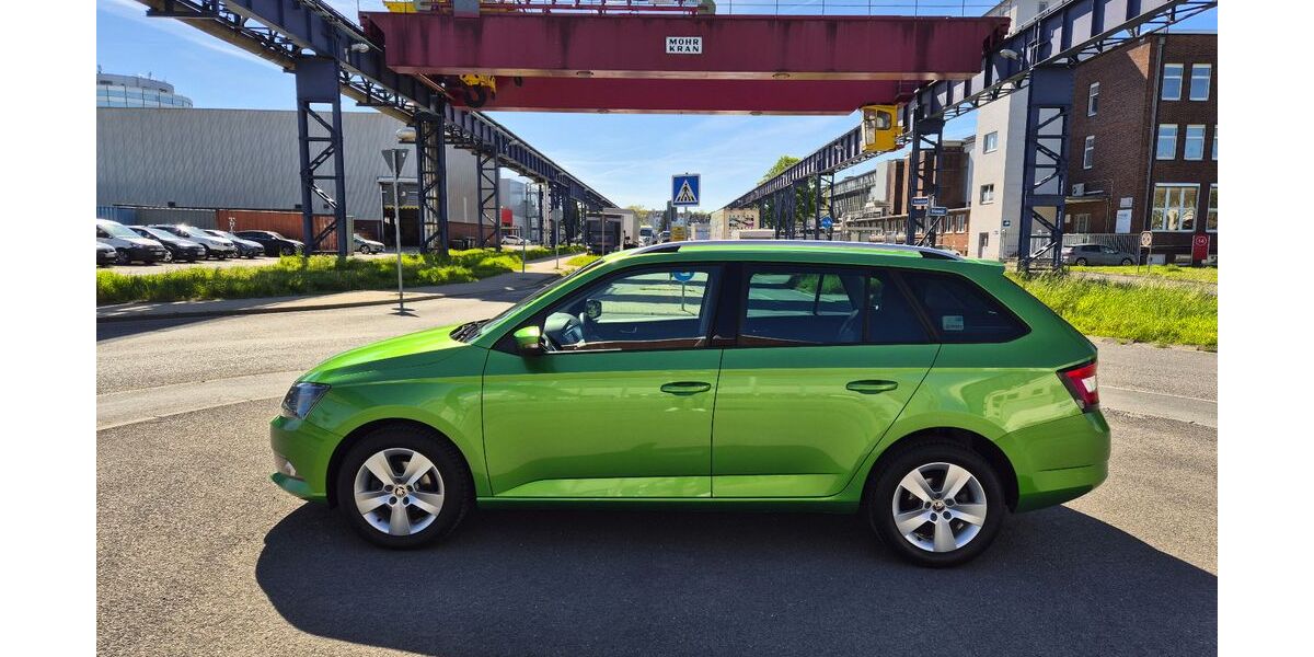 Skoda Fabia 82.850 km 9.390 &euro; Mülheim 45476