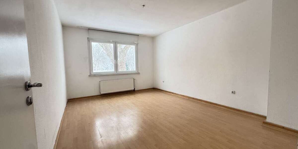 Helle 3,5-Zimmer-Wohnung mit Garage, Kellerraum und Dachboden-Stauraum - Erdgeschoßwohnung Essen Stadtbezirk III | Angebot:26691538