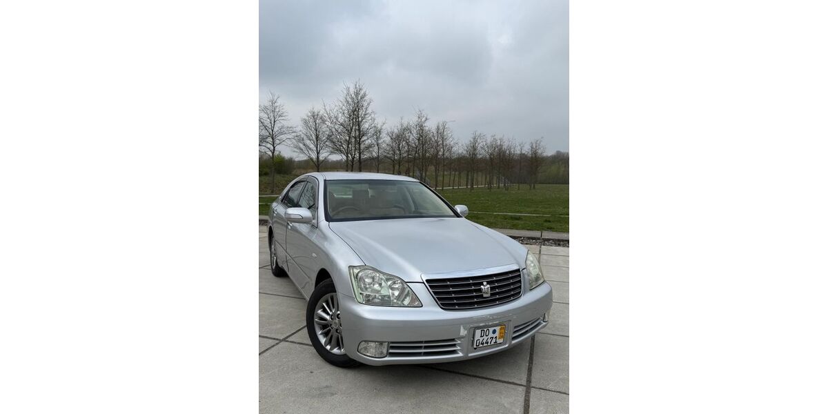 Toyota Crown 47.200 km 8.499 &euro; Dortmund 44379