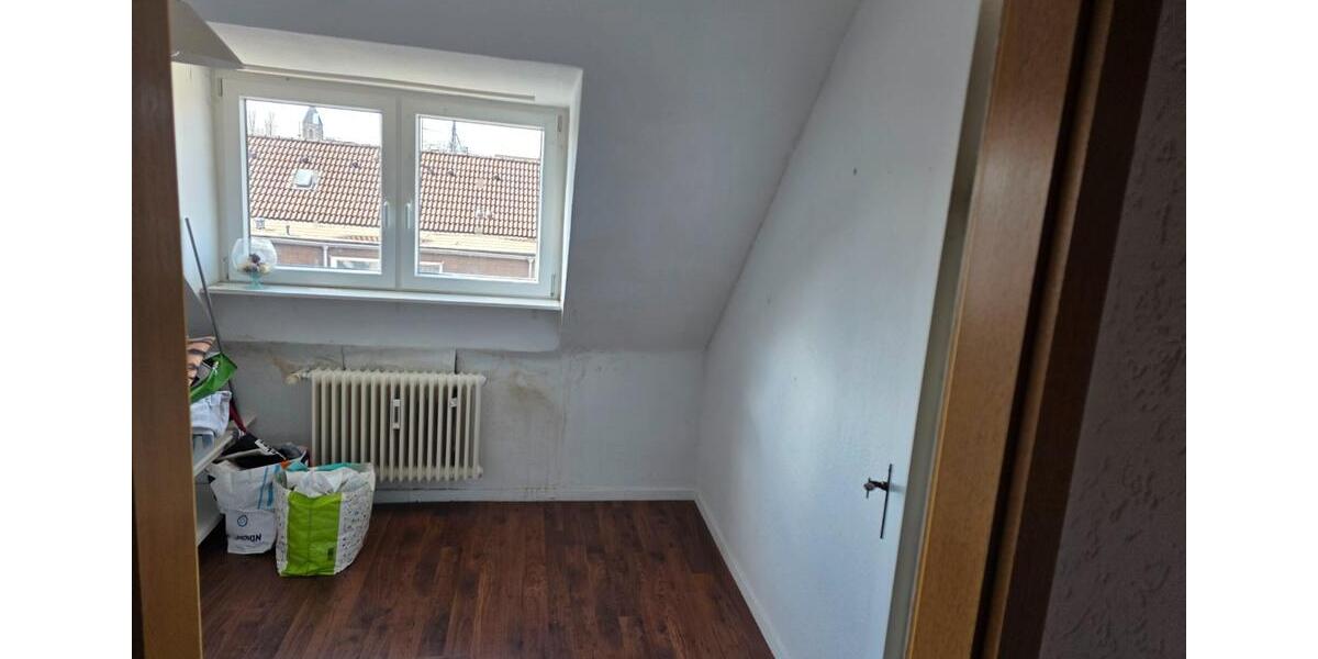 Dachgeschoßwohnung Oberhausen - 3.5 Zimmer, 8 m&sup2;, 590&euro; | Angebot:26001664