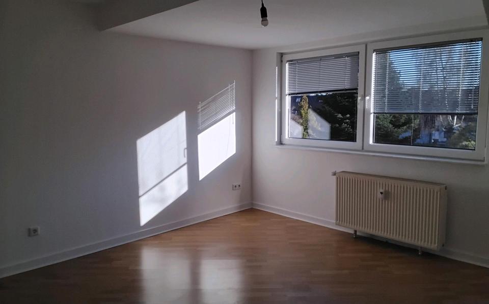 Dachgeschoßwohnung Essen Stadtbezirk II - 2.5 Zimmer, 67 m&sup2;, 800&euro; | Angebot:25841713