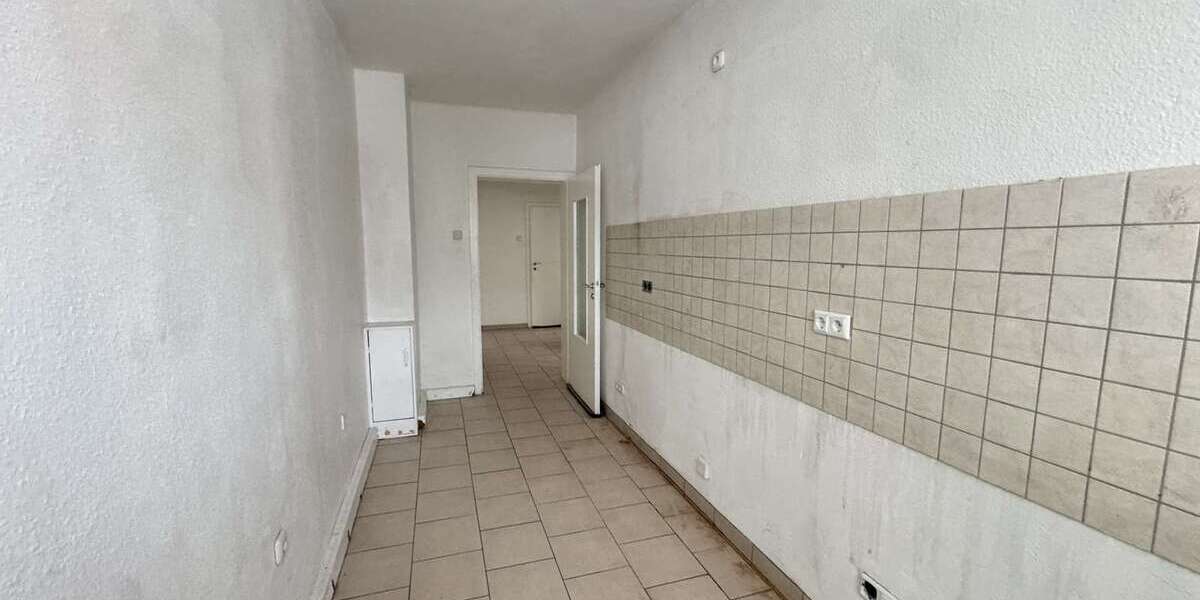Helle 3,5-Zimmer-Wohnung mit Garage, Kellerraum und Dachboden-Stauraum - Erdgeschoßwohnung Essen Stadtbezirk III | Angebot:26691538