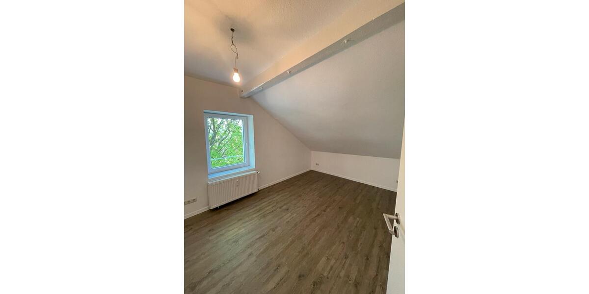 Dachgeschoßwohnung Bottrop Batenbrock - 3.5 Zimmer, 70 m&sup2;, 896&euro; | Angebot:26609153
