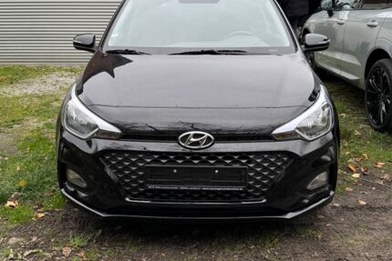 Hyundai i20 12.800 km 9.990 &euro; Essen 45219